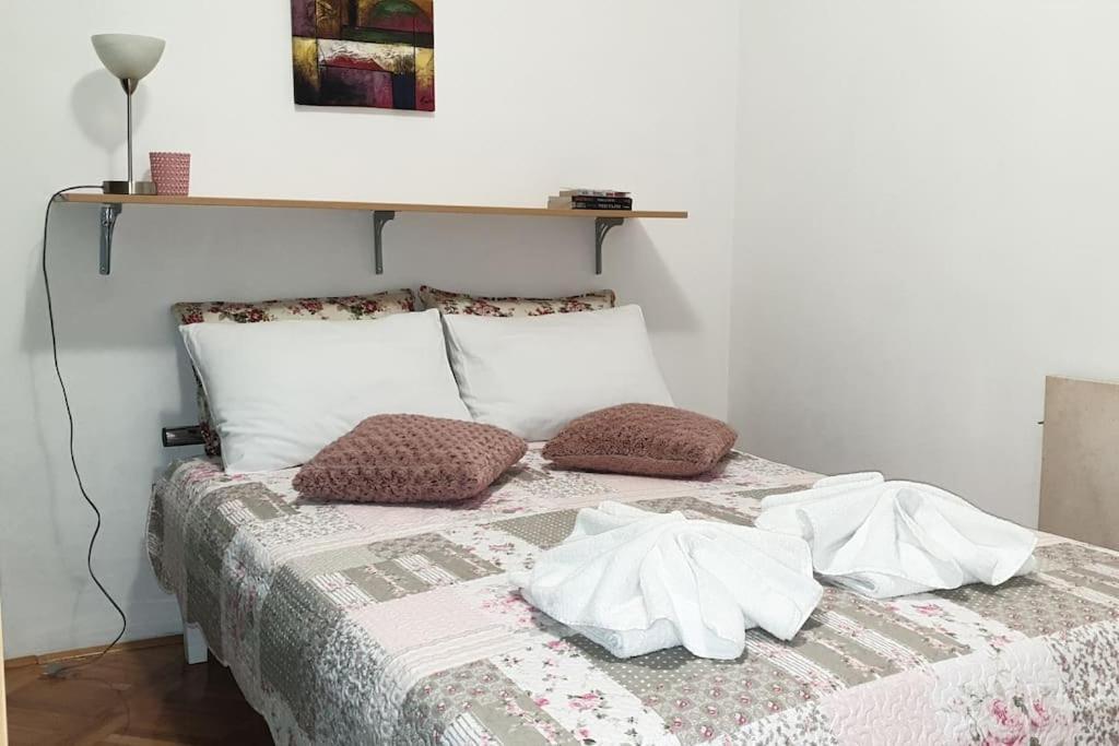 Alex Apartment Zimony Kültér fotó